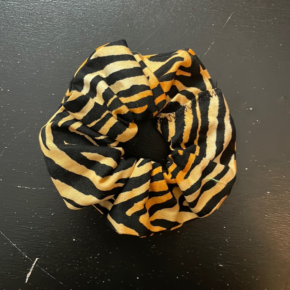 Normal size Tiger print scrunchie!